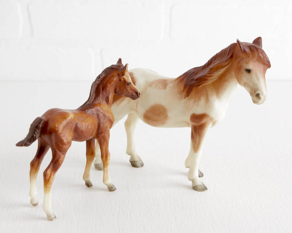 Breyer Mustang Mare and Foal #3065 at Lobster Bisque Vintage